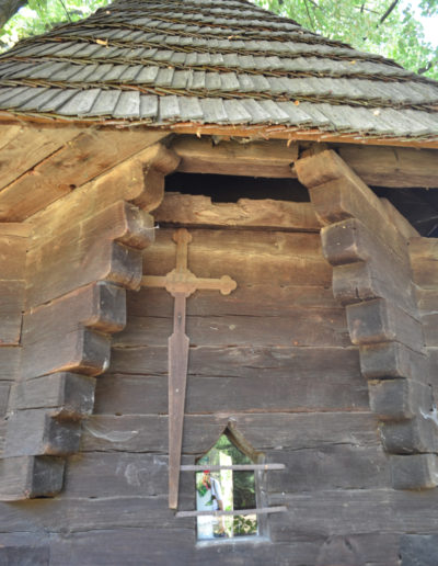 Absida Bisericii de lemn din Şişeşti