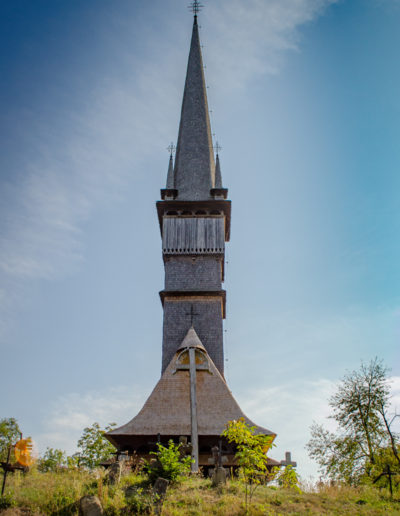 Biserica de lemn „Sfinții Arhangheli Mihail și Gavril” din Şurdeşti