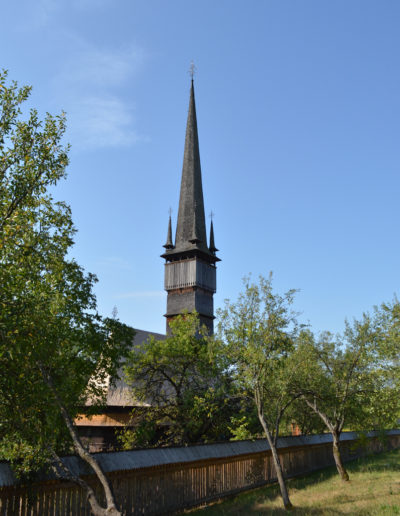 Biserica de lemn „Sfinții Arhangheli Mihail și Gavril” din Şurdeşti